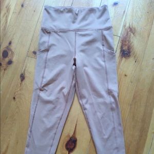 American Eagle high-rise leggings with pockets.